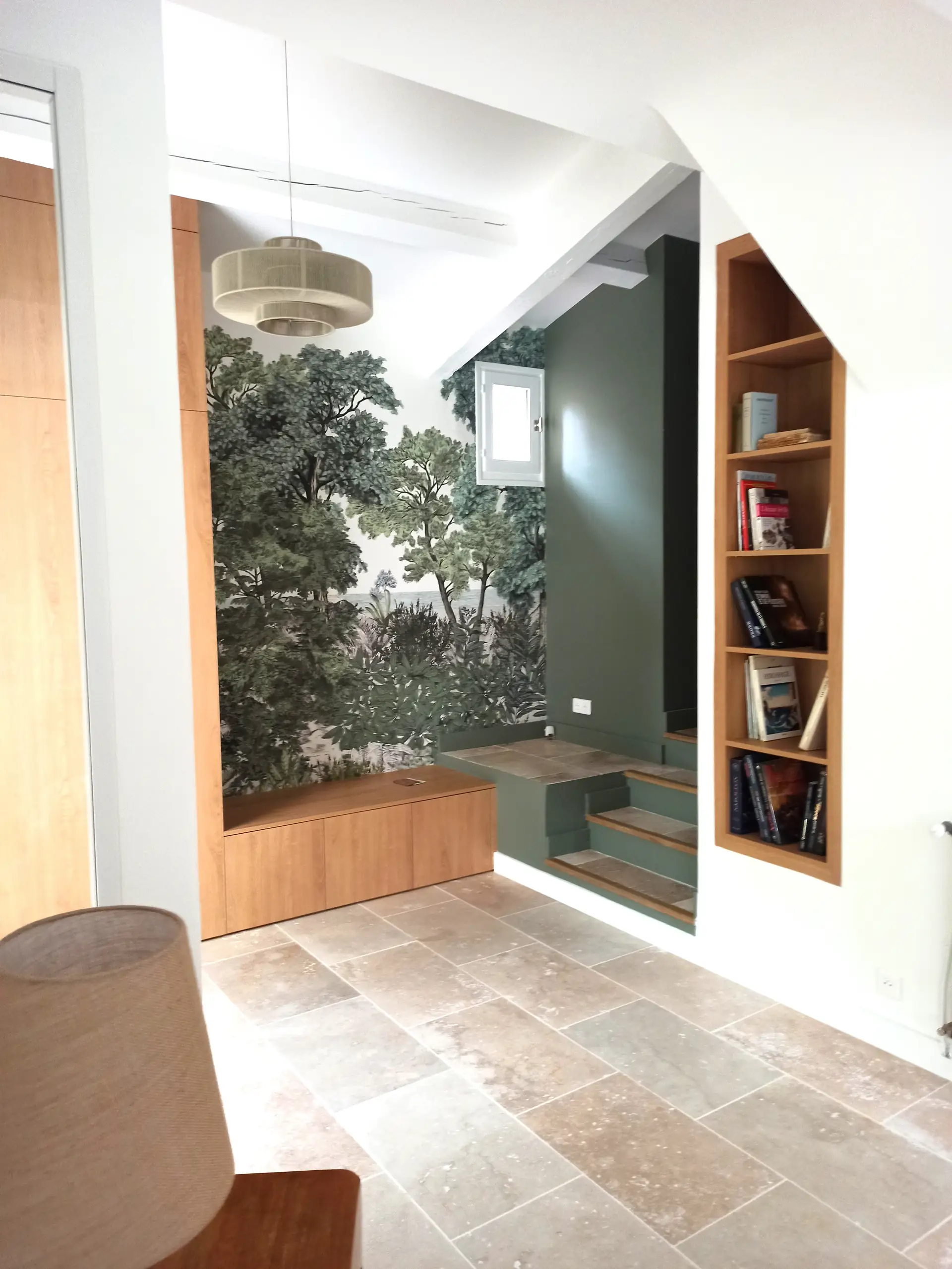 Cuisine en marbre d’une habitation restructurée à Aix-en-Provence — vue 10