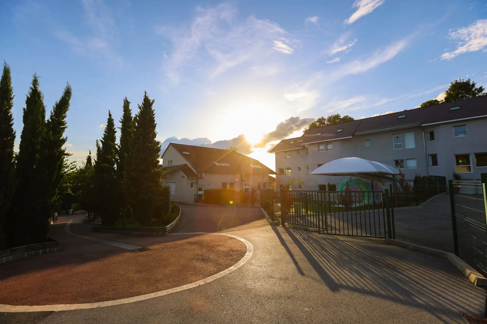 Cour de l’établissement scolaire Beth Rivkah à Yerres