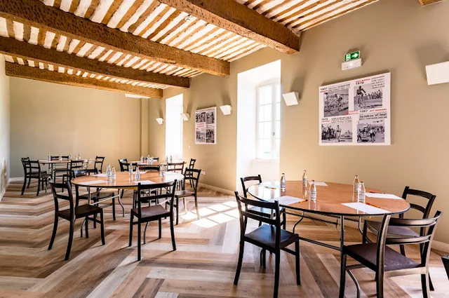 Terrasse panoramique de l’hôtel Le Nesk à Sault — vue 6