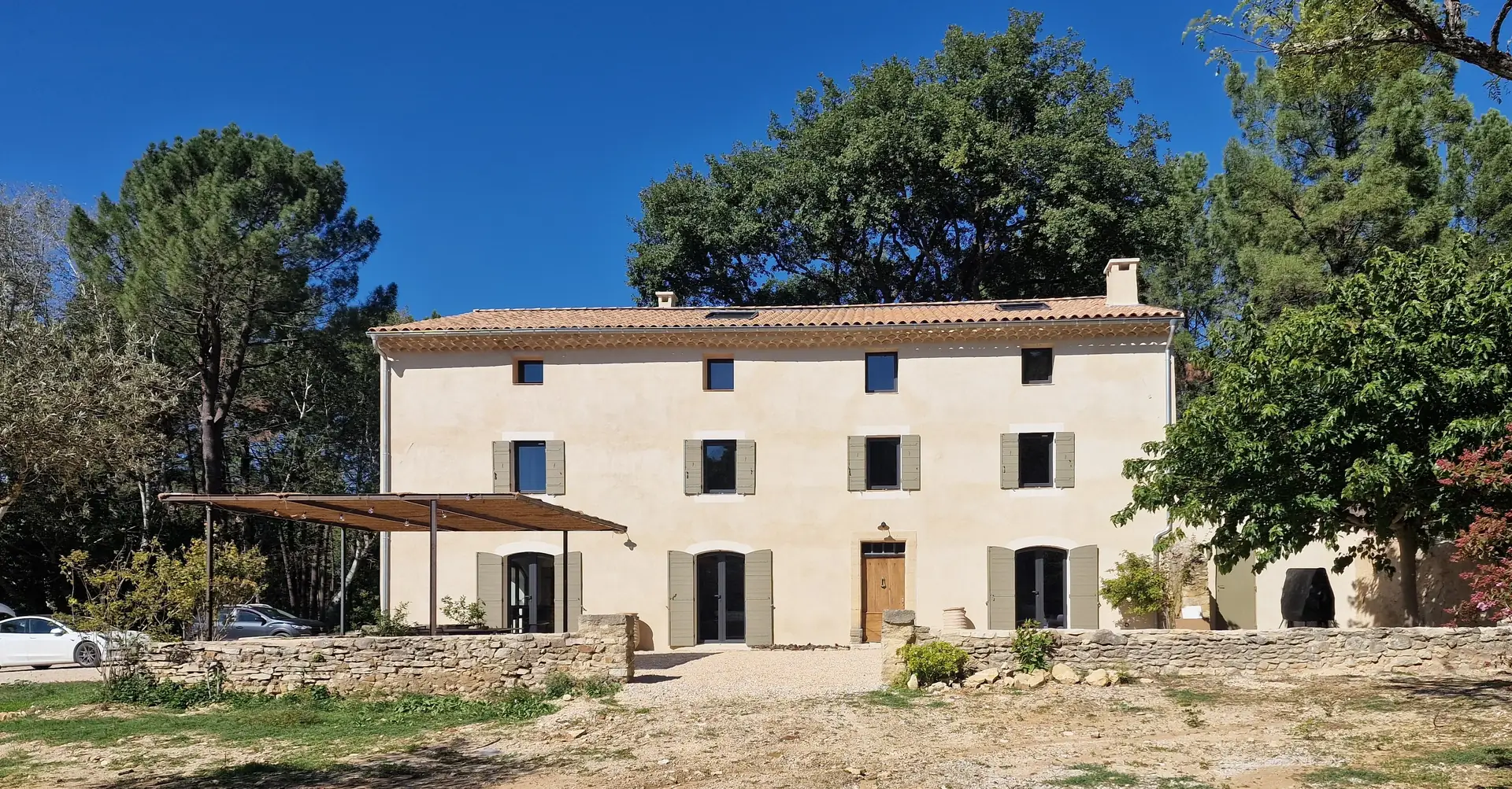 Mas provençal restructuré à Mormoiron